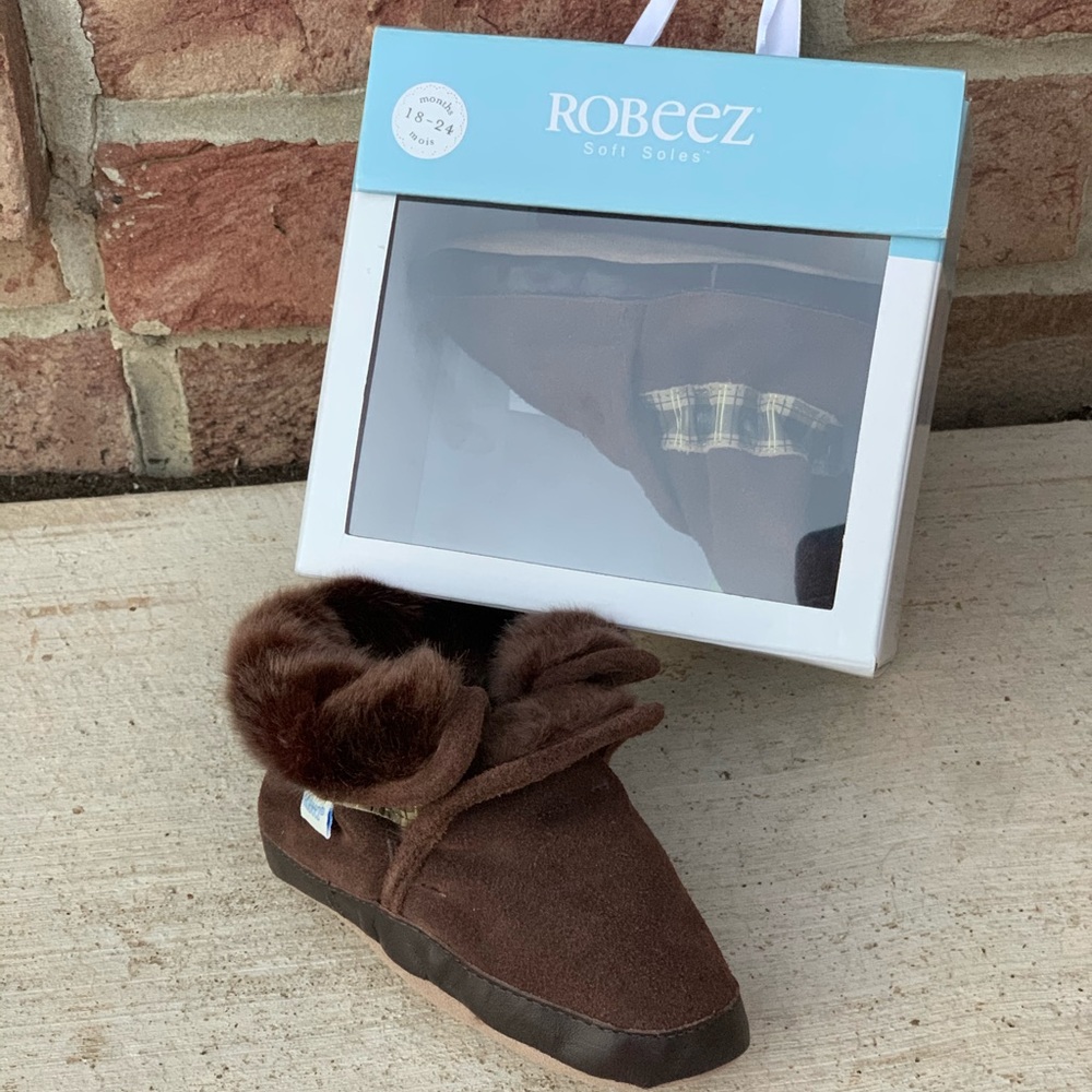 NWT ROBEEZ SUEDE FUR BOOT